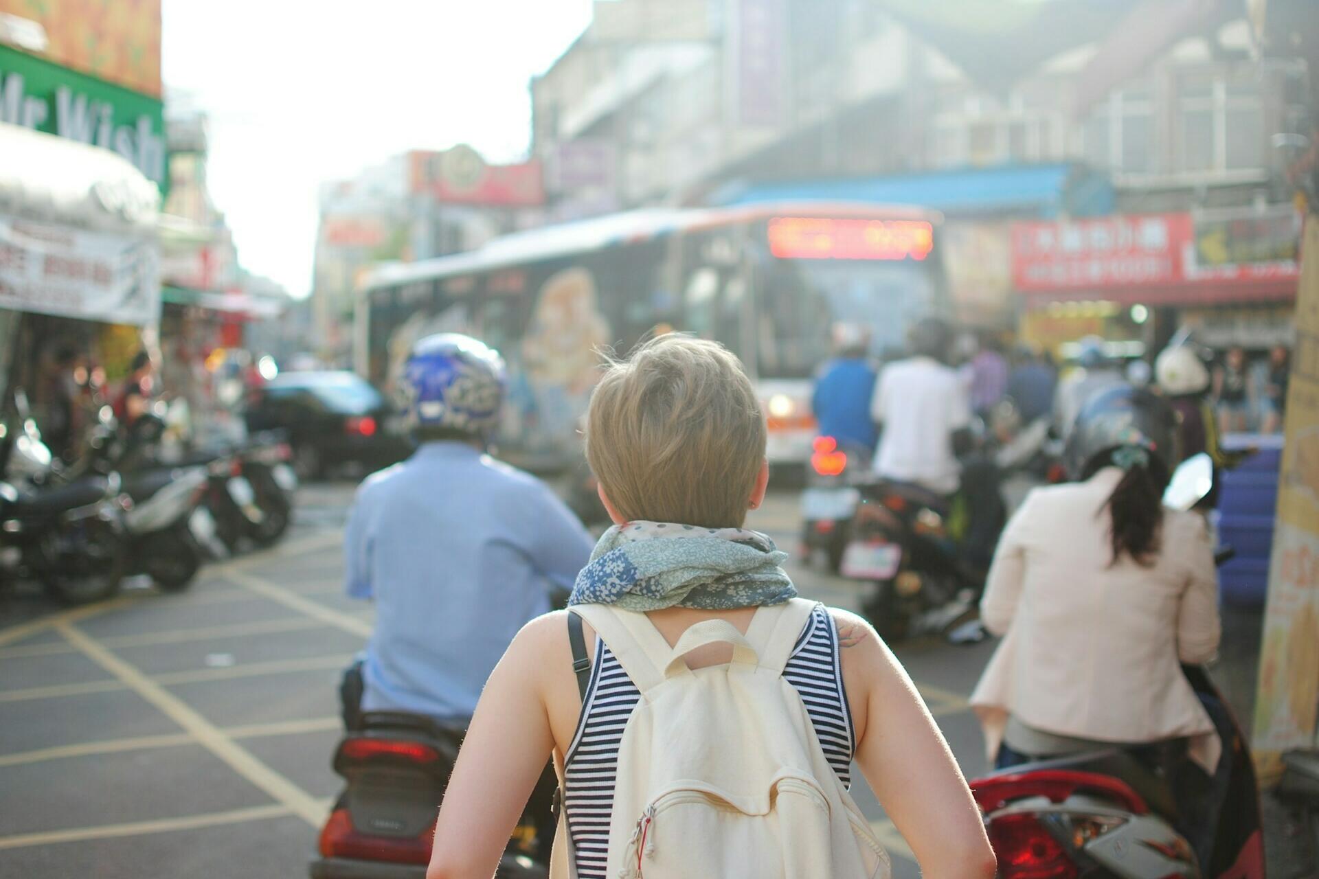 Frau mit Rucksack