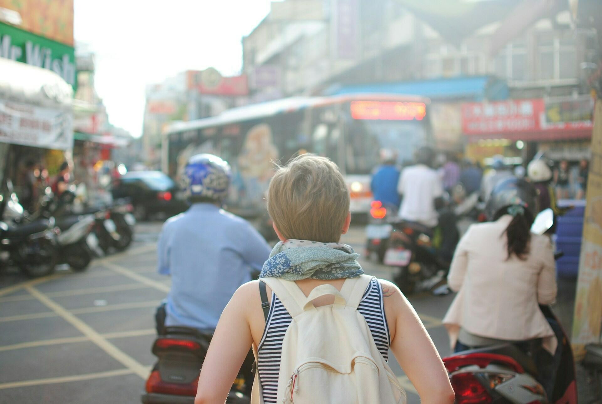 Frau mit Rucksack